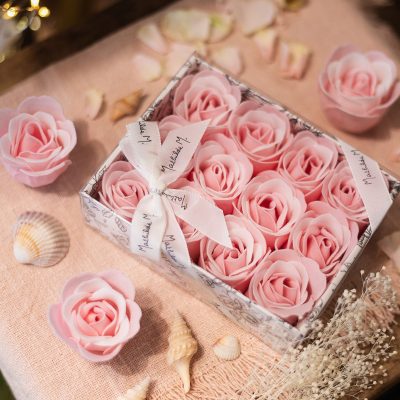 Pétales de savons roses